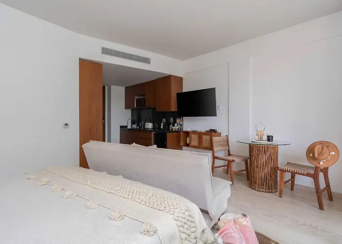 Mistiq Gardens Hotel